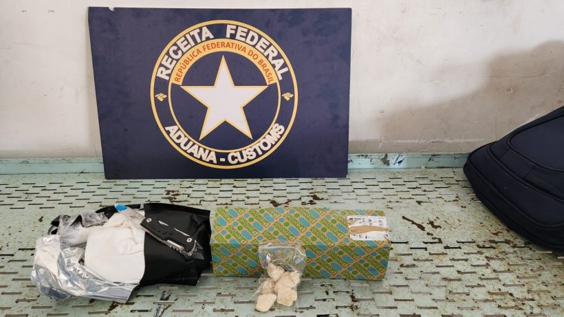 Receita Federal apreende 1 kg de cocaína e 100 gramas de MDMA; droga está avaliada em R$ 100 mil