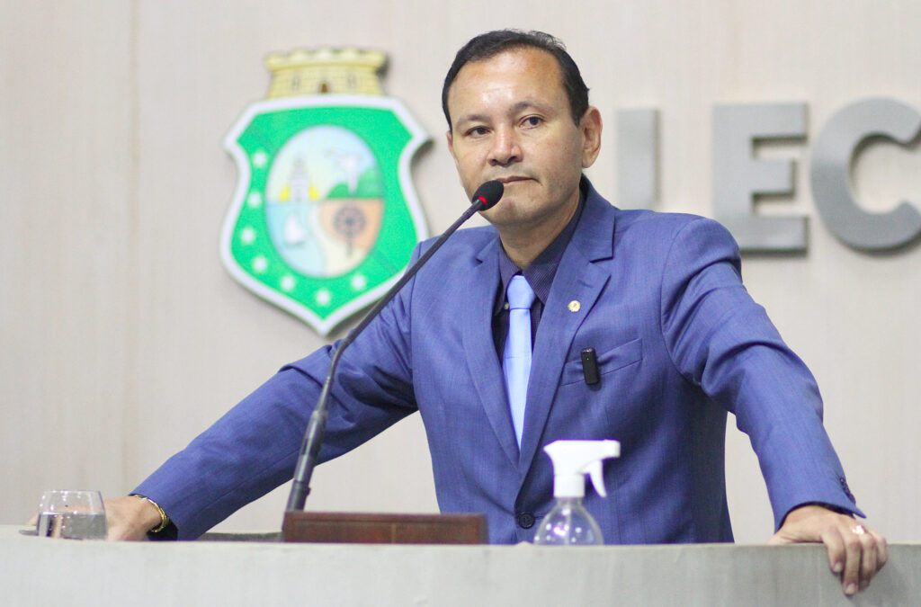 Deputado solta palavrão em gravação e video viraliza na Internet