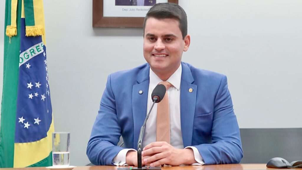 Yury do Paredão cancela R$ 90 mi em emendas e fica com R$ 40 mi para enviar a municípios de sua base