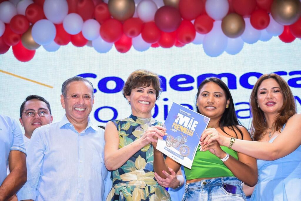 Tauá celebra Dia das Mães com festa no Largo da Igreja Matriz