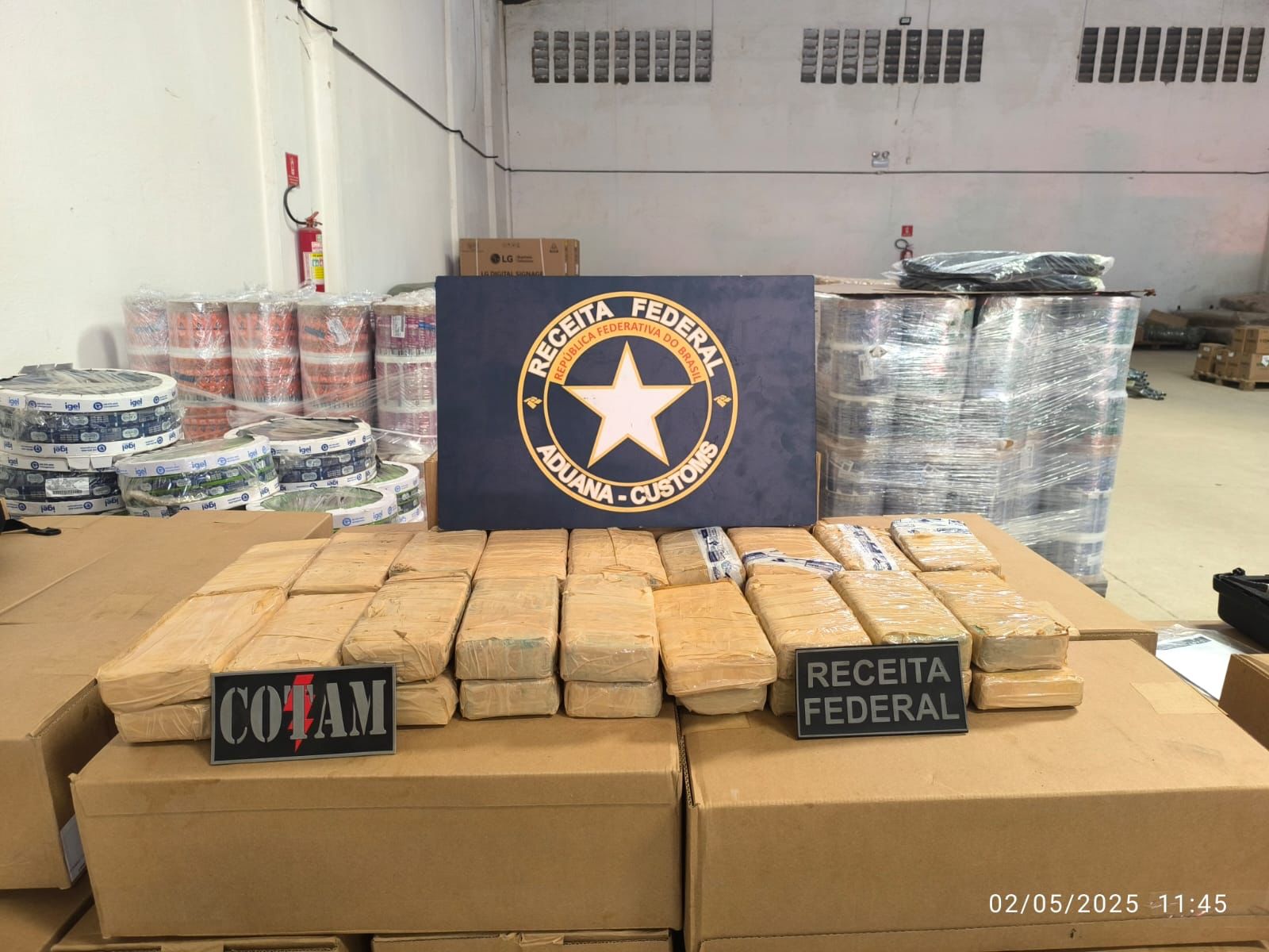 Operação apreende 36 kg de pasta base de cocaína em transportadora de Fortaleza
