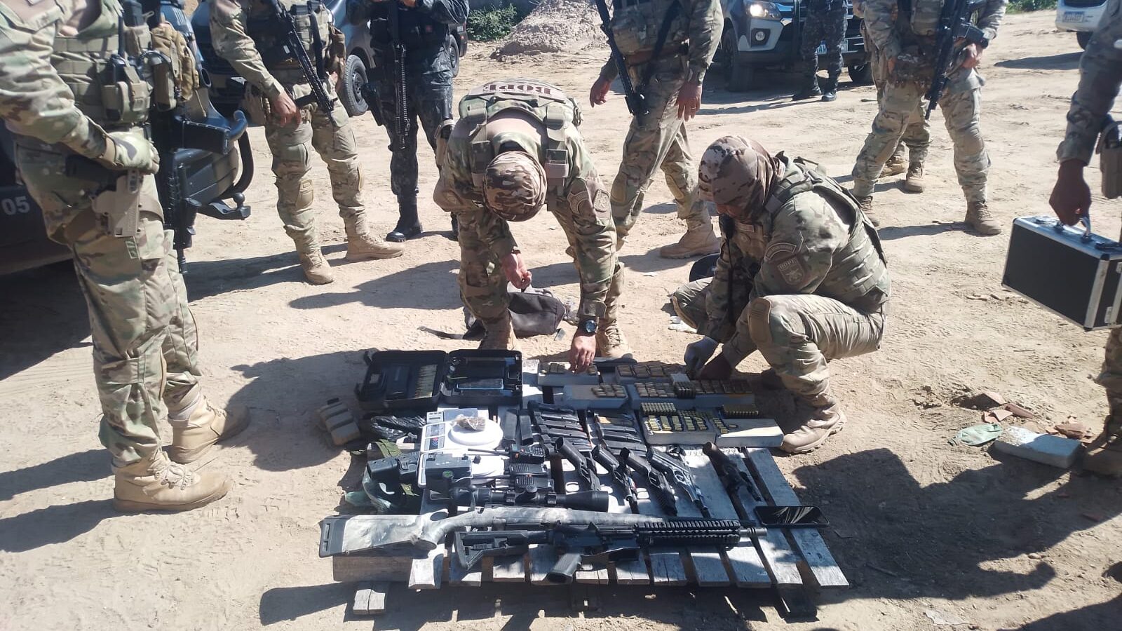 Operação da PM apreende armas, munições, drogas e prende traficantes em Caucaia