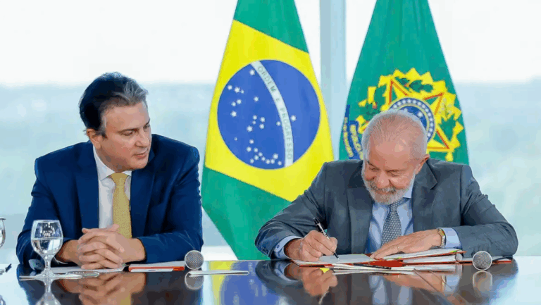 Presidente Lula assina MP que aumenta piso do magistério para R$ 5,1 mil