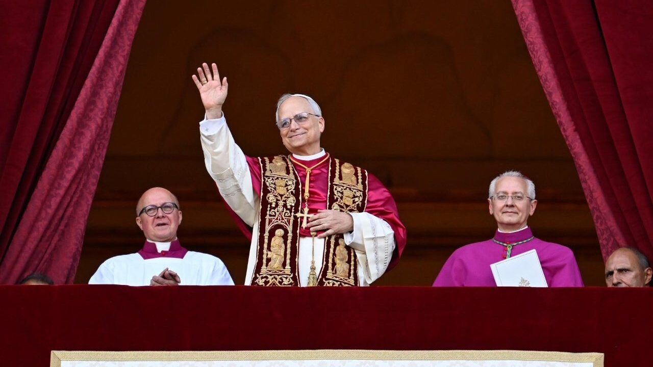 Robert Prevost é escolhido como novo papa e se chamará Papa Leão XIV
