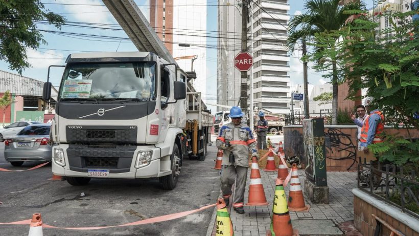 Mais de 240 colisões contra postes causam interrupção de energia no CE no 1º trimestre de 2025