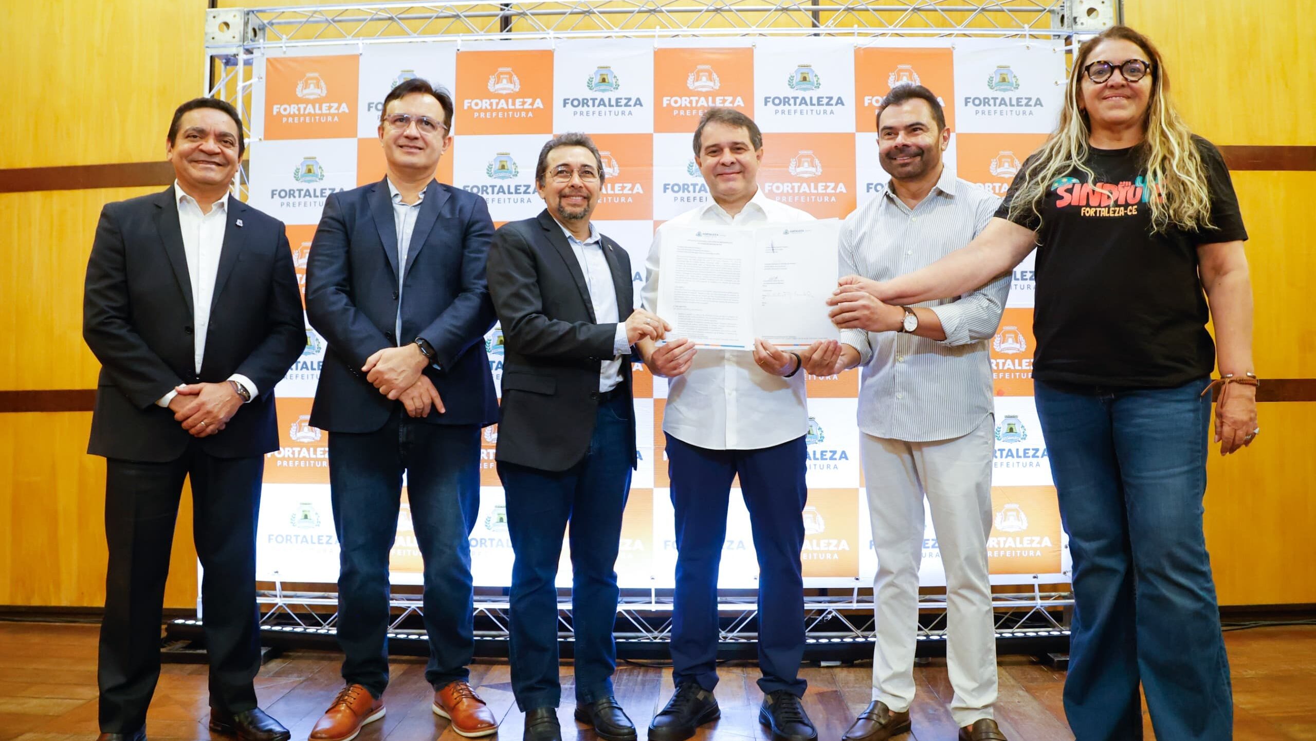 Evandro anuncia bolsas de mestrado e doutorado para profissionais da rede municipal de ensino