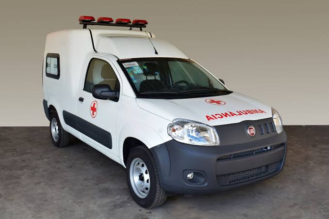 Prefeito de Antonina do Norte apresenta ambulâncias doadas pelo Estado