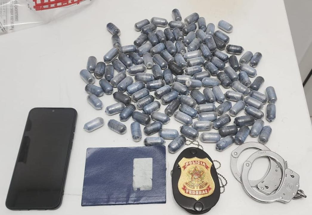 Trio é preso ao tentar embarcar com cápsulas de cocaína no estômago para França