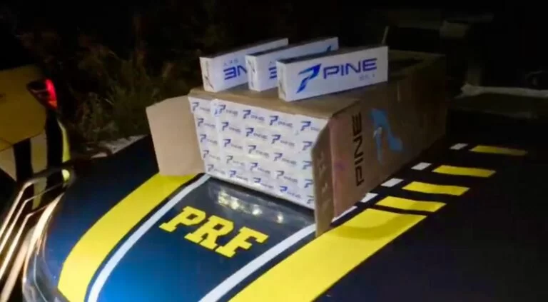 Carreta com carga de cigarros contrabandeados é apreendida na CE-040, em Aracati