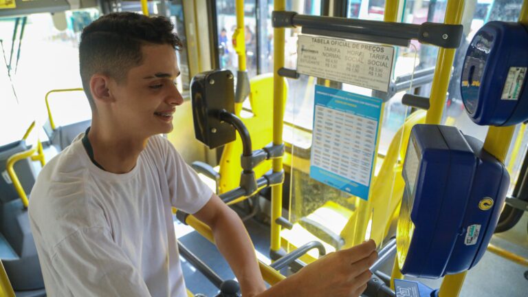 Carteiras estudantis de 2025 passam a valer em Fortaleza a partir de julho