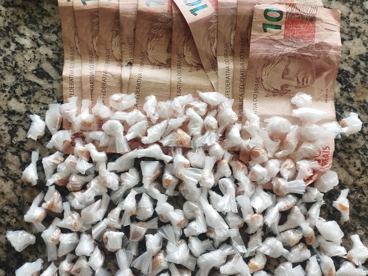 Adolescente de Tianguá é flagrada com centenas de pedras de crack
