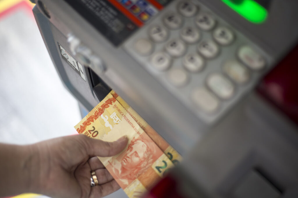 Governo antecipa primeira parcela do 13º salário e injeta R$ 2 bilhões na economia do Ceará