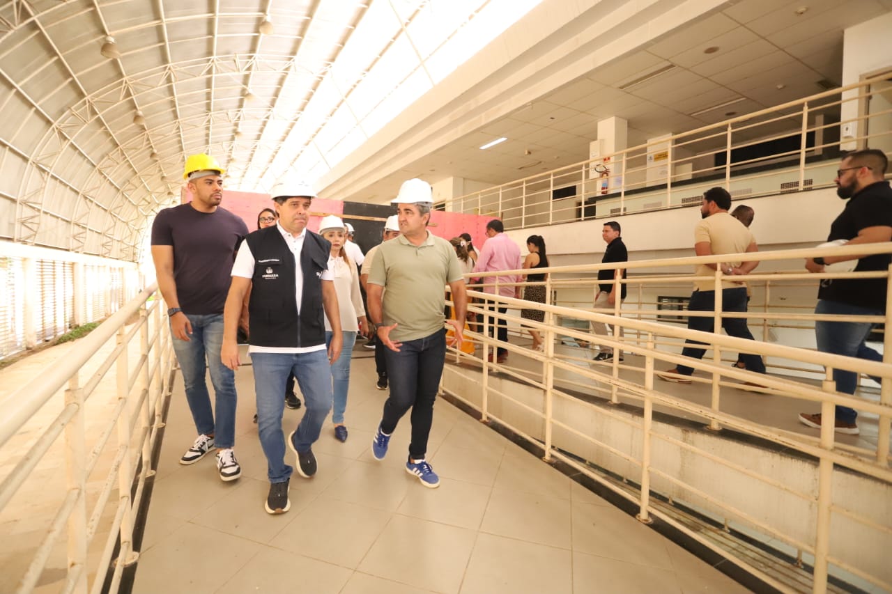 Prefeito de Fortaleza realiza visitas a obras de saúde e educação