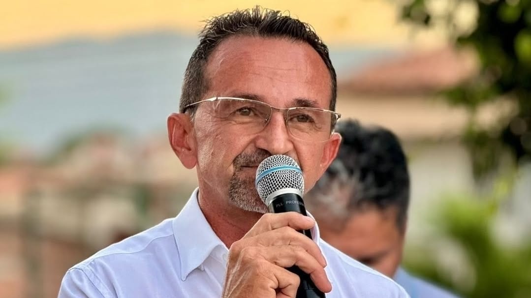 Prefeito de Acarape tem casa invadida e é vítima de assalto