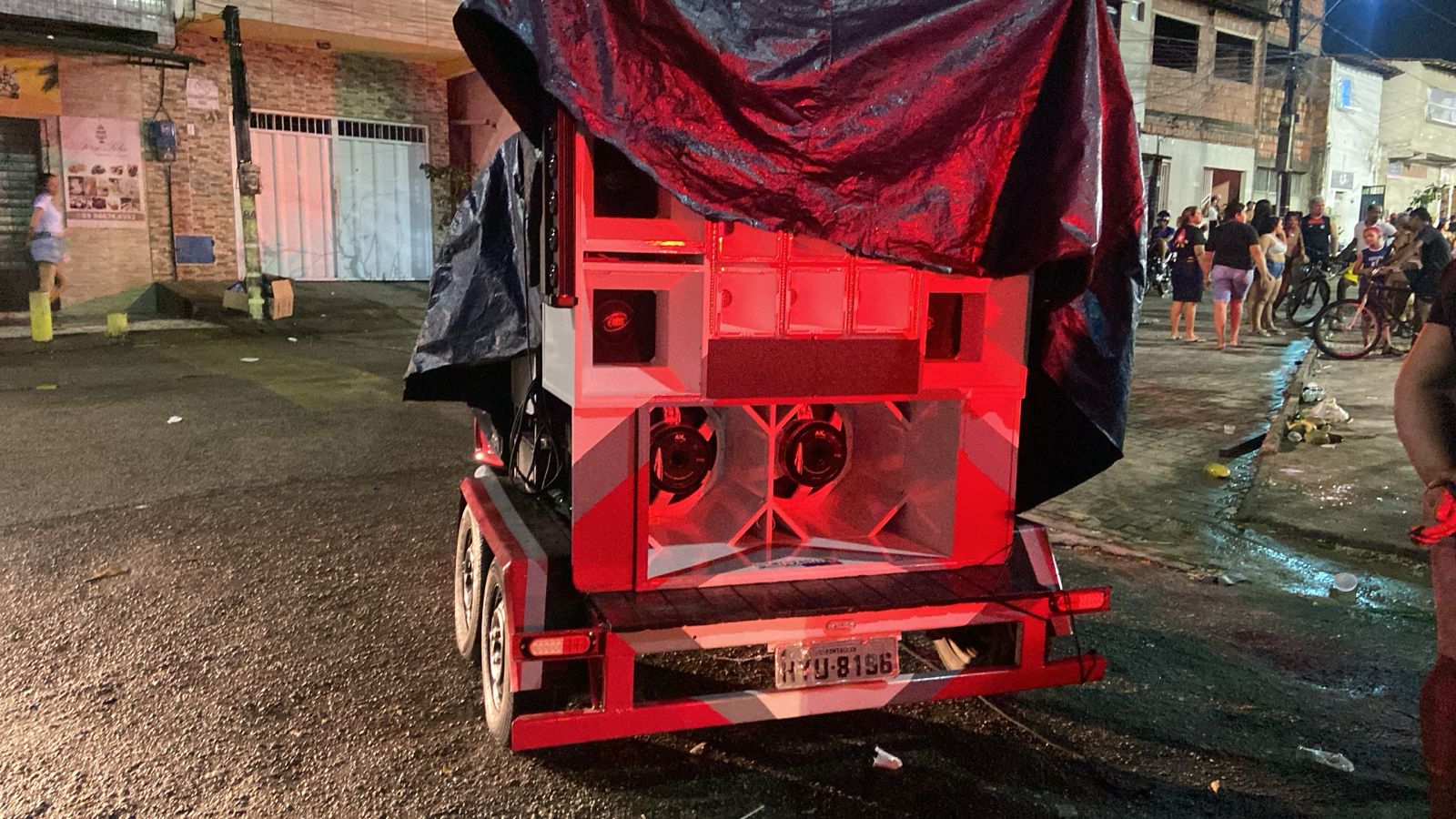 Polícia acaba festa e apreende paredão no Planalto Pici