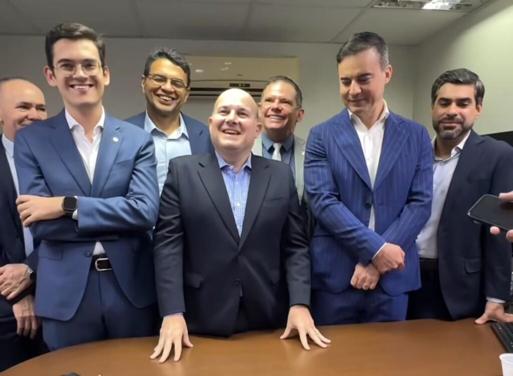 Roberto Cláudio chega ao União Brasil com festa