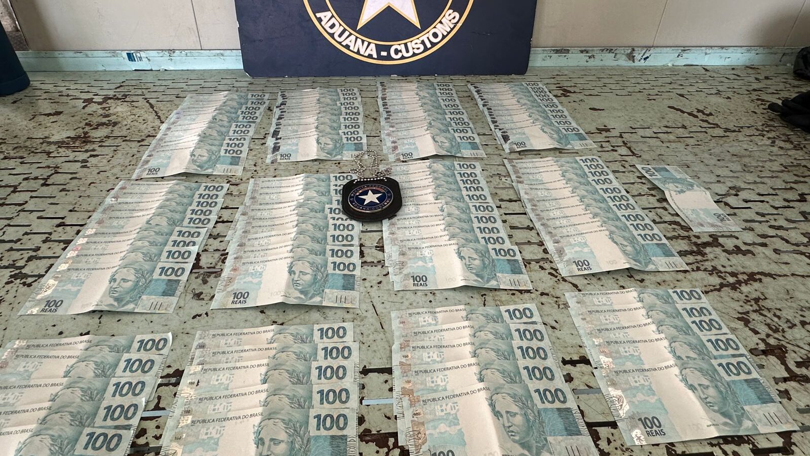 Receita Federal apreende mais de R$ 10 mil em cédulas falsas no Aeroporto de Fortaleza