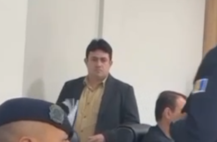 Vereador de Paraipaba acusado de matar meninas volta à Câmara sob protesto
