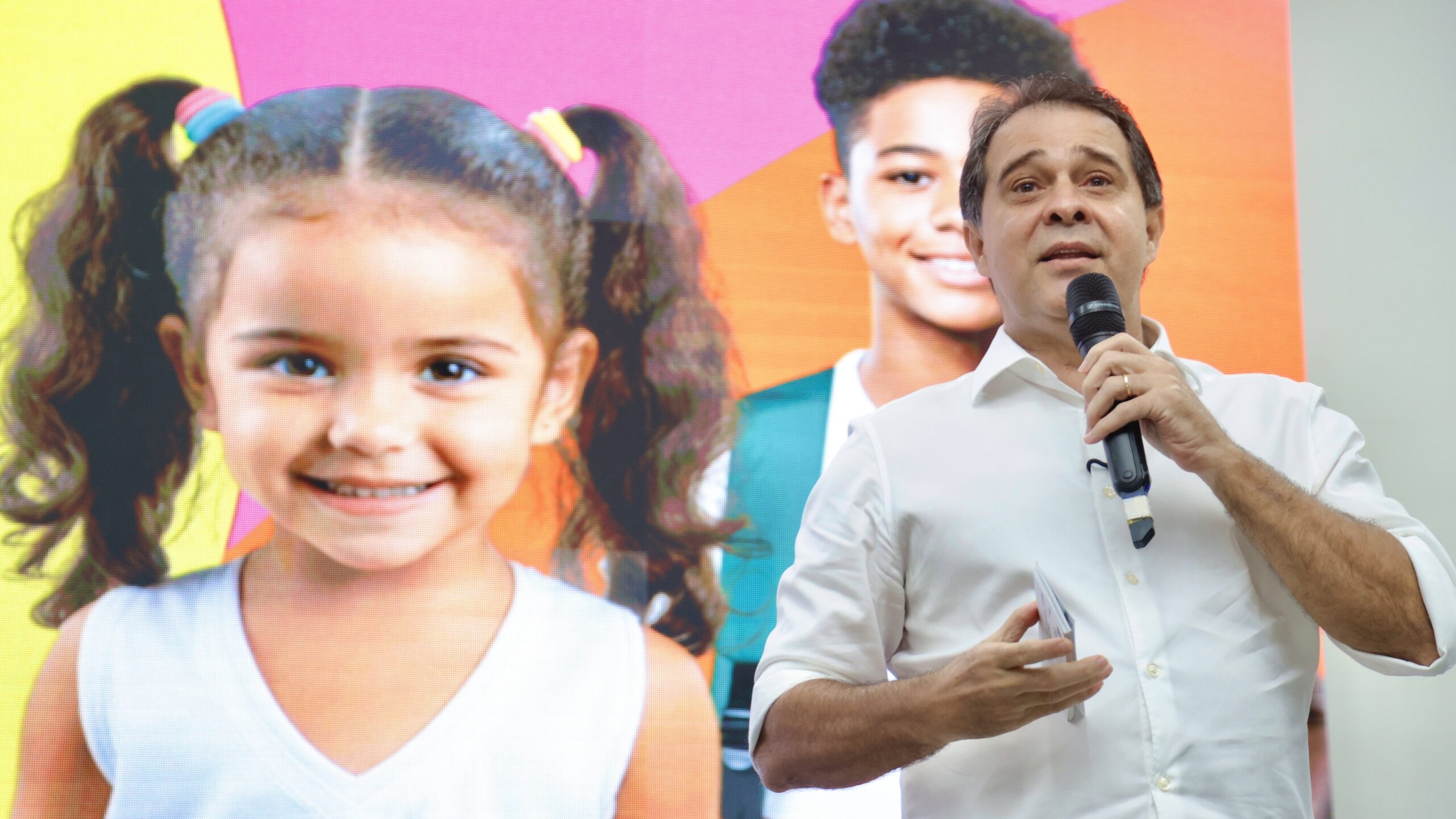 Evandro Leitão lança Fortaleza Educa com foco na valorização de profissionais da rede municipal