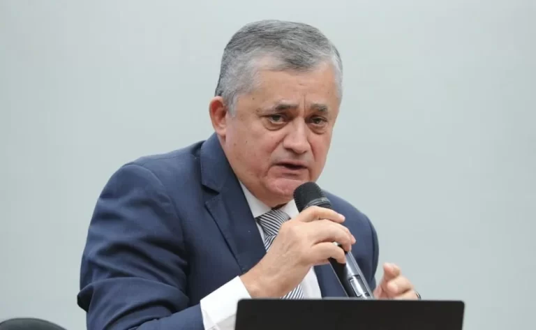 José Guimarães recebe alta médica após cirurgia cardíaca