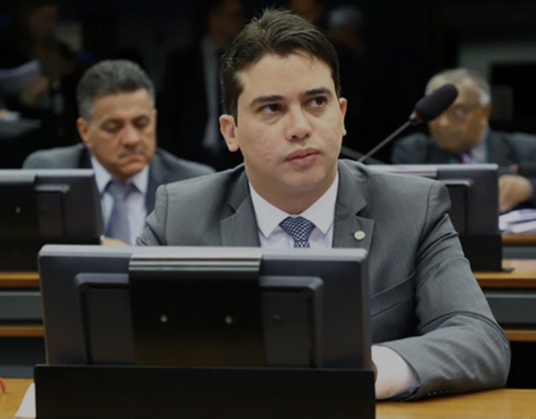 Júnior Mano é alvo de operação que investiga desvio de recursos no Ceará