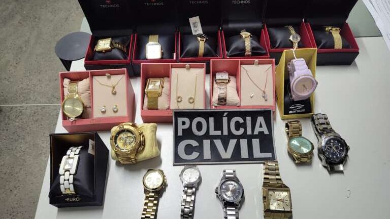 Trio preso com itens de luxo durante operação contra o CV no Ceará