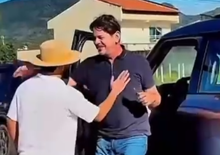 Cid prestigia evento político e continua sem falar sobre Júnior Mano