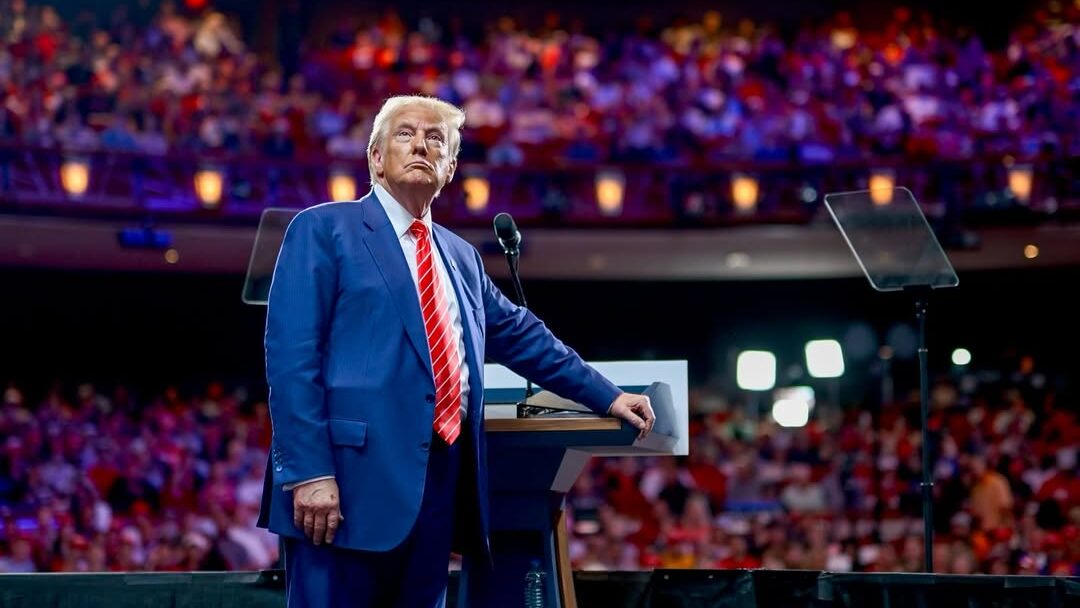 Trump assina decreto que implementa tarifa de 50% sobre as exportações do Brasil aos EUA