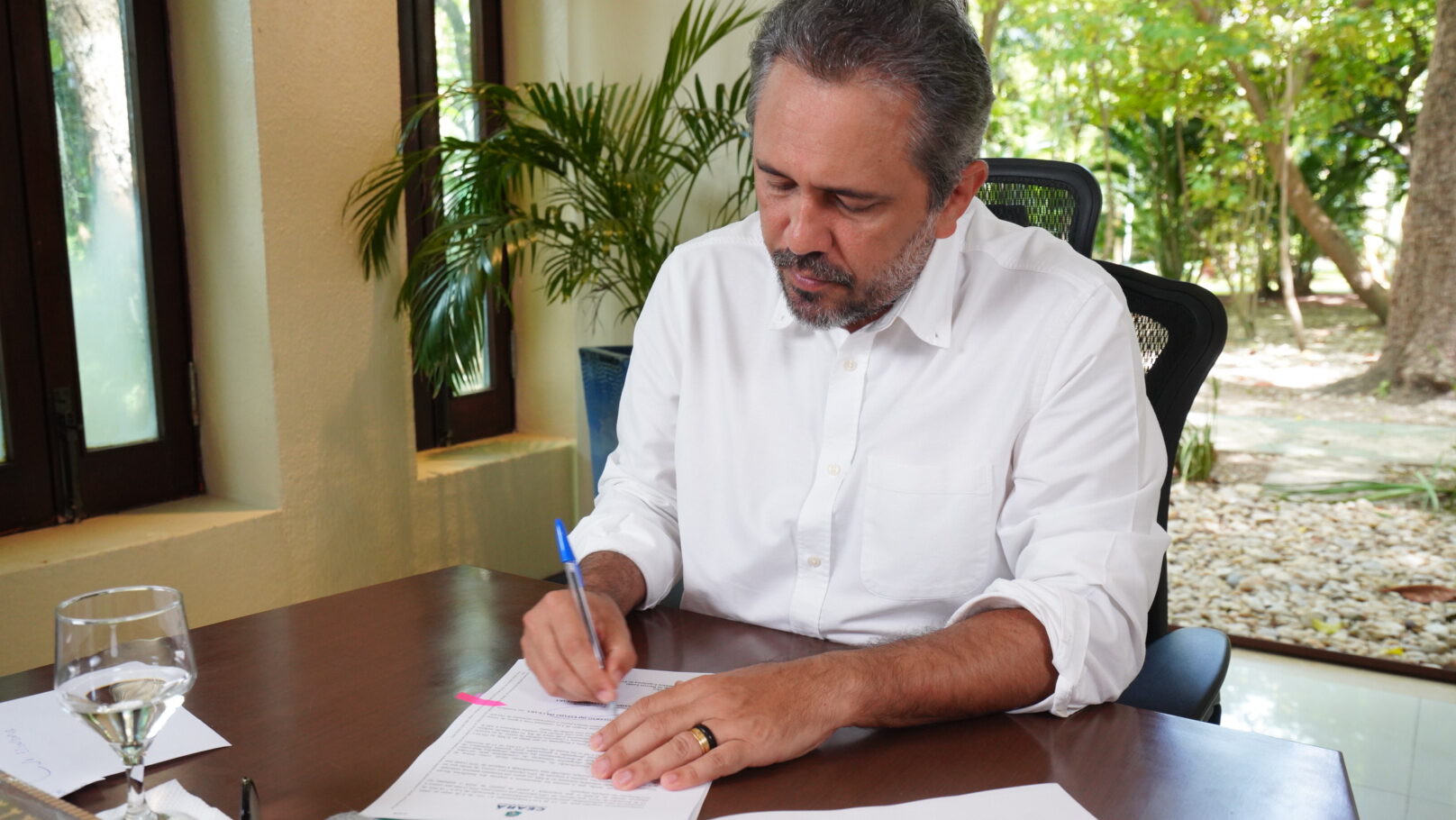Elmano autoriza doação do terreno para construção do Hospital Universitário da UFCA