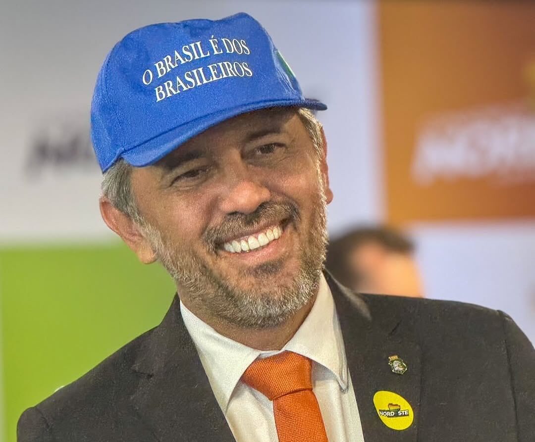 Governador Elmano defende soberania do Brasil após taxação dos EUA