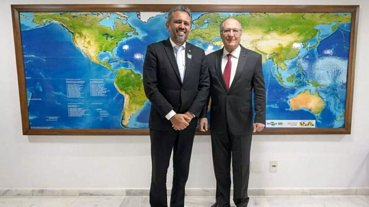 Elmano se reunirá com Alckmin para discutir impactos do tarifaço de Trump na economia do Ceará