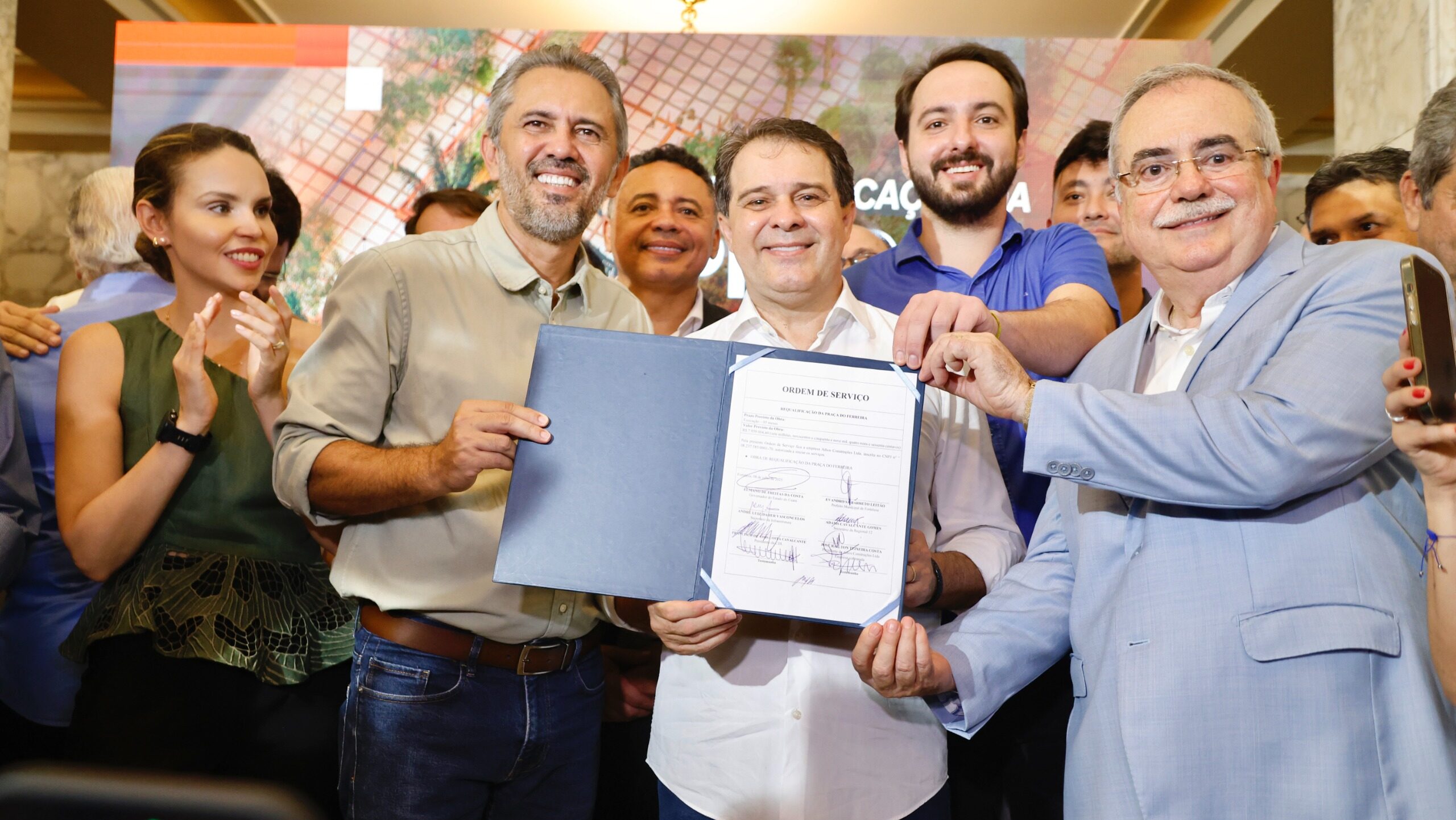 Evandro e Elmano assinam ordem de serviço de requalificação da Praça do Ferreira