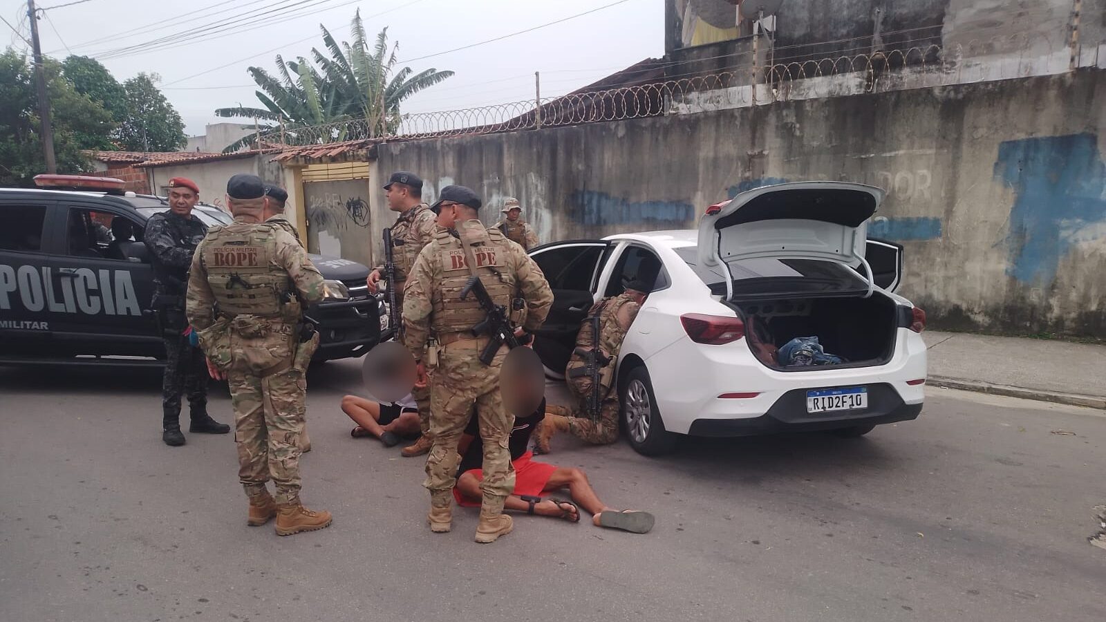 PM prende quatro após triplo homicídio e criança baleada no Jangurussu