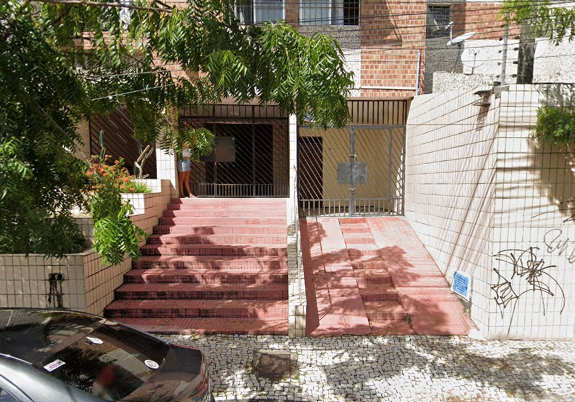 Prédio é interditado em Fortaleza após afundamento do solo comprometer estrutura