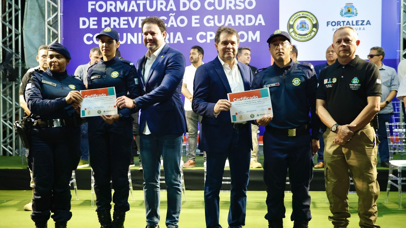 Evandro celebra formatura de 330 guardas municipais no Curso de Proteção e Guarda Comunitária