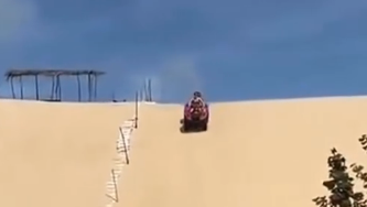 Turistas capotam com quadriciclo durante passeio nas dunas de Beberibe