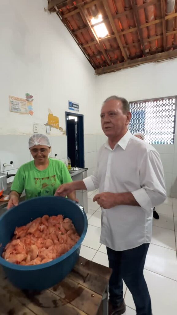 Prefeito de Acopiara acompanha retorno às aulas na rede municipal