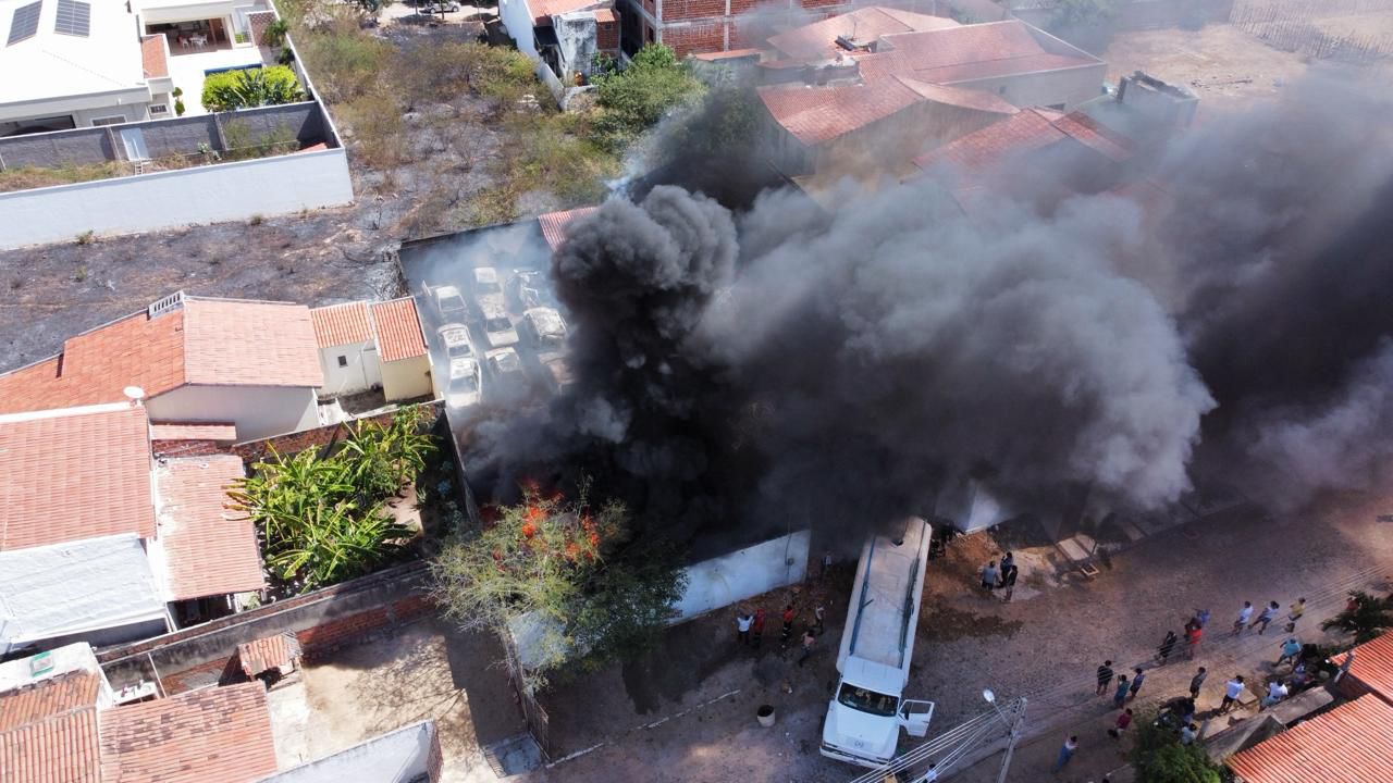 Incêndio destrói depósito da Prefeitura de Santa Quitéria