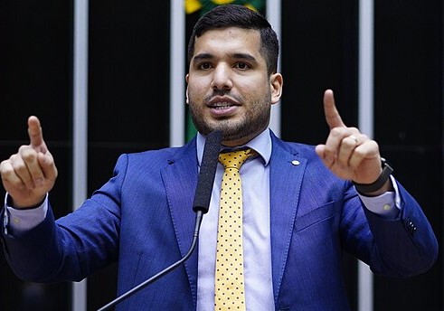 Políticos cearenses se destacam entre mais influentes no Instagram