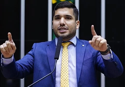André Fernandes assume presidência do PL no Ceará