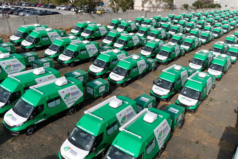 Crateús, Tauá e outros 21 municípios cearenses recebem Unidades Odontológicas Móveis