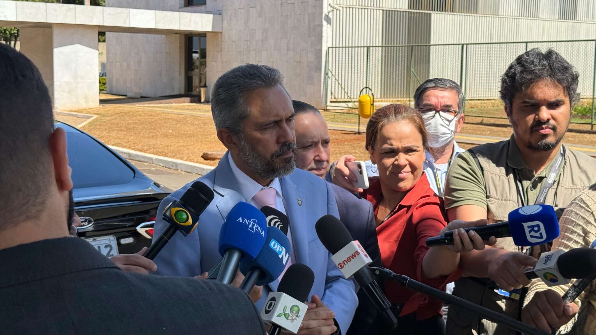 Elmano afirma que pacote federal contra tarifas dos EUA vai contemplar exportadores do Ceará