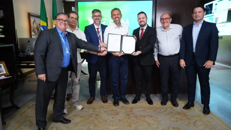Elmano assina contrato com a Caixa para construção de 1.088 habitações em Fortaleza