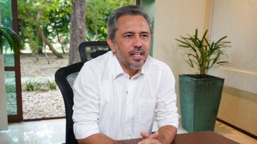 Governo Elmano de Freitas tem aprovação superior a 57%, aponta Instituto Paraná