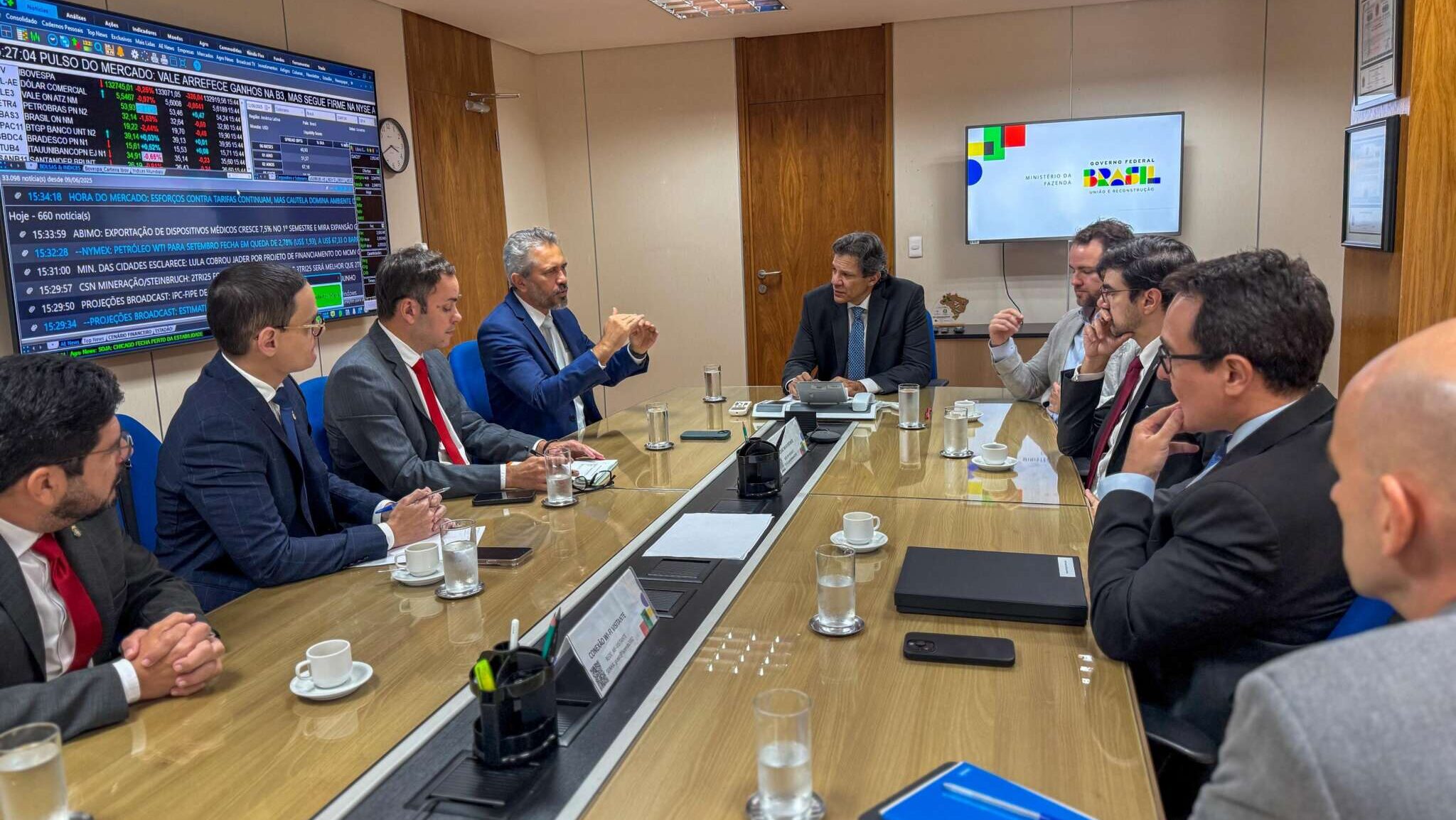 Elmano discute com Haddad medidas para proteger economia cearense de tarifaço dos EUA
