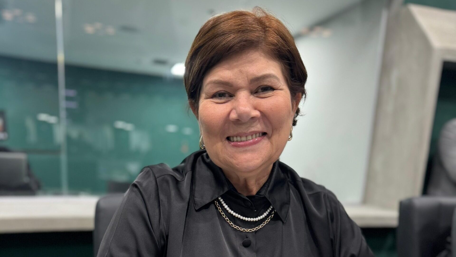 Jô Farias apresenta projetos para proteger crianças e adolescentes da sexualização digital