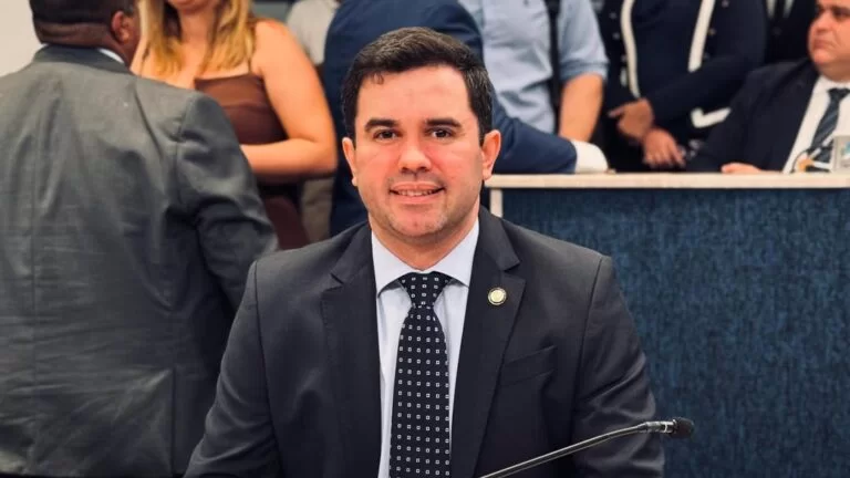 Vereador de Fortaleza tem mandato cassado por ser eleito com suposto apoio do CV