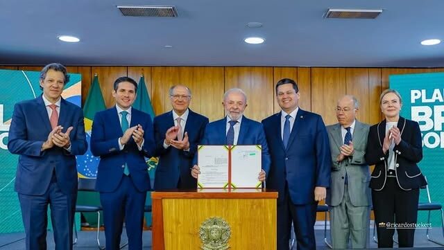 Lula anuncia pacote de medidas para diminuir impacto do tarifaço dos EUA