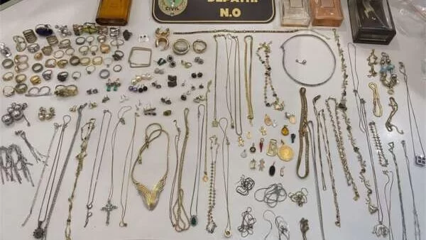 Mulher é presa suspeita de roubar joias avaliadas em mais de R$ 100 mil em Fortaleza