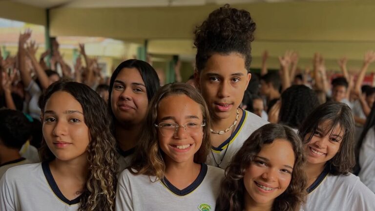 Prefeitura de Horizonte entrega novo fardamento no retorno às aulas